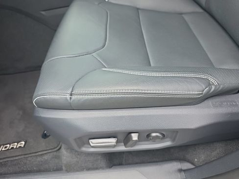 Used 2026 Toyota Tundra Limited AWD/4WD image 17
