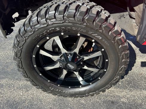 Used 2011 Toyota Tundra 4x4 CrewMax w/ Tow Pkg image 11