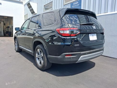 Used 2025 Honda Pilot EX-L image 3