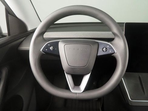 Used 2026 Tesla Model Y Long Range RWD image 17