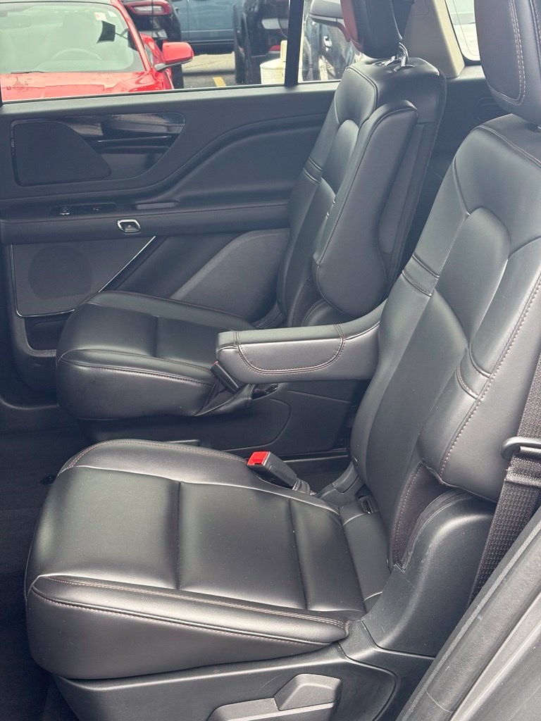 Used 2023 Lincoln Aviator AWD w/ Premium Package image 16