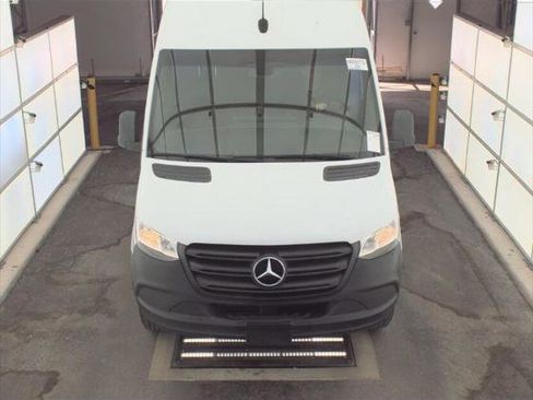 Used 2022 Mercedes-Benz Sprinter 2500 image 3