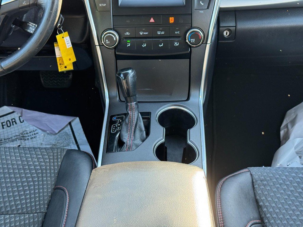 Used 2015 Toyota Camry SE FWD image 19
