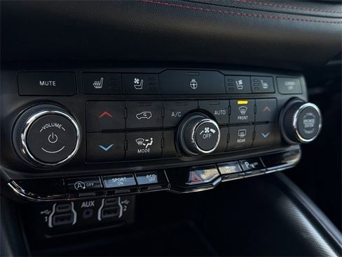 Used 2023 Dodge Durango GT image 18