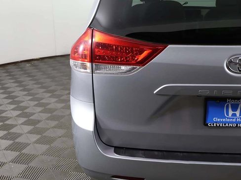 Used 2011 Toyota Sienna LE w/ Towing Pkg FWD image 12