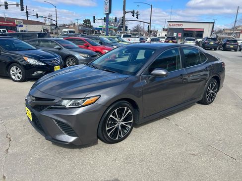 Used 2019 Toyota Camry SE image 7