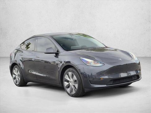 Used 2024 Tesla Model Y Long Range AWD/4WD image 4