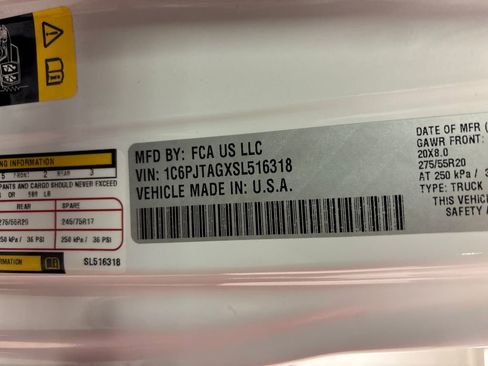 Used 2025 Jeep Gladiator Sport image 39