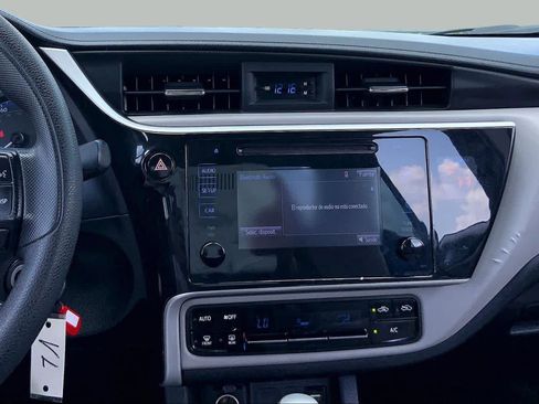 Used 2018 Toyota Corolla LE FWD image 7