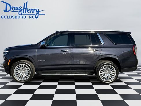 Used 2025 Chevrolet Tahoe Premier AWD/4WD image 2