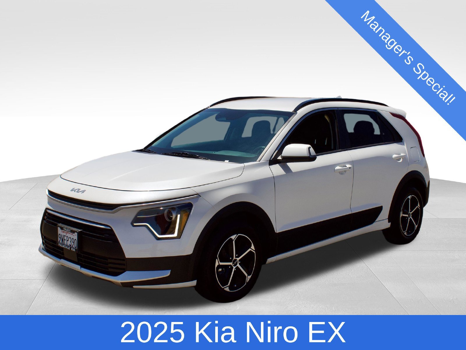 Used 2025 Kia Niro EX FWD image 1