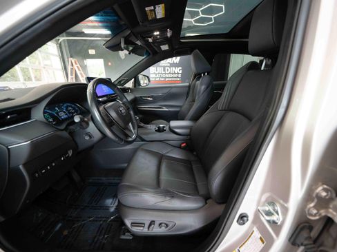 Used 2023 Toyota Venza Limited AWD/4WD image 9