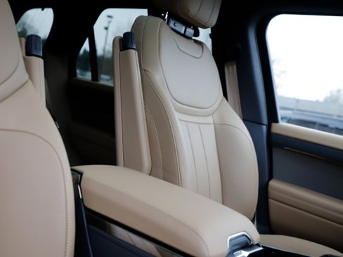 New 2025 Land Rover Range Rover Sport SE AWD/4WD image 14
