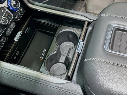 Used 2024 GMC Yukon Denali image 17