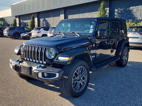 Used 2023 Jeep Wrangler Unlimited Sahara w/ Cold Weather Group AWD/4WD image 3