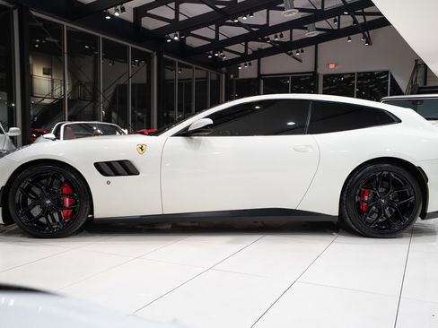 Used 2018 Ferrari GTC4Lusso T image 2