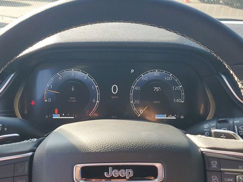 New 2025 Jeep Grand Cherokee Altitude image 32