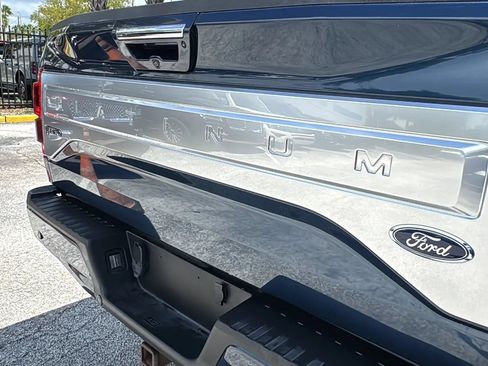 Used 2017 Ford F150 Platinum w/ Equipment Group 701A Luxury AWD/4WD image 54