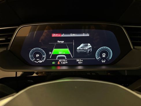 Certified 2021 Audi e-tron Premium Plus w/ Premium Plus Package AWD/4WD image 16
