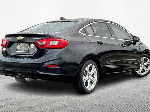 Used 2017 Chevrolet Cruze Premier image 12