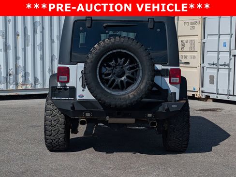 Used 2017 Jeep Wrangler Unlimited Rubicon w/ Connectivity Group image 5