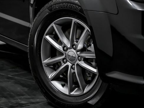 Used 2015 Dodge Grand Caravan SE image 3