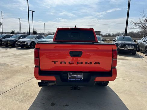 Used 2024 Toyota Tacoma TRD Sport w/ TRD Sport Upgrade Package image 6