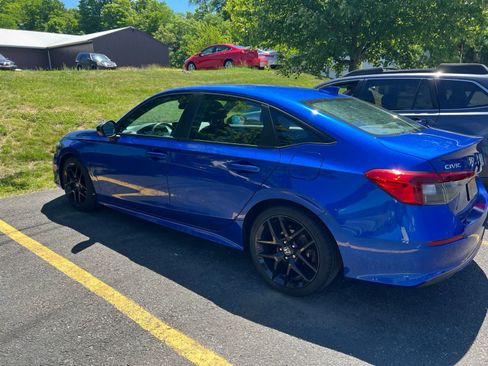 Used 2023 Honda Civic Sport image 2