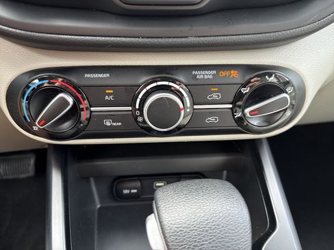 Used 2023 Kia Soul LX FWD image 25