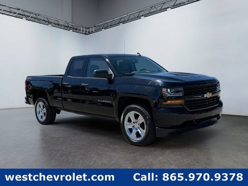 Used 2019 Chevrolet Silverado 1500 Custom w/ Custom Convenience Package AWD/4WD image 1