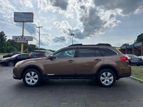 Used 2011 Subaru Outback 2.5i Premium AWD/4WD image 8