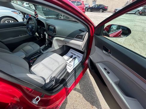 Used 2017 Hyundai Elantra SE FWD image 8