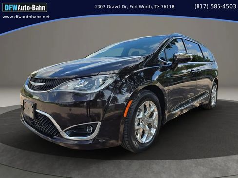 Used 2017 Chrysler Pacifica Limited FWD image 1