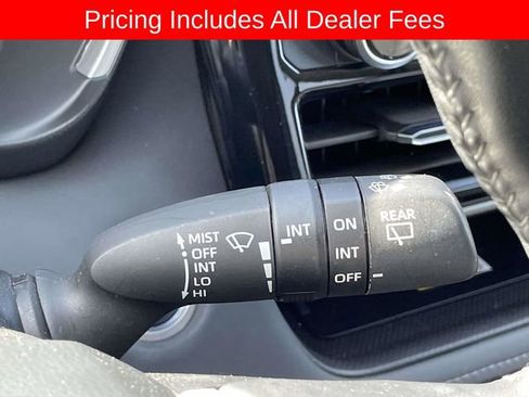 Used 2024 Toyota Highlander XLE AWD/4WD image 31