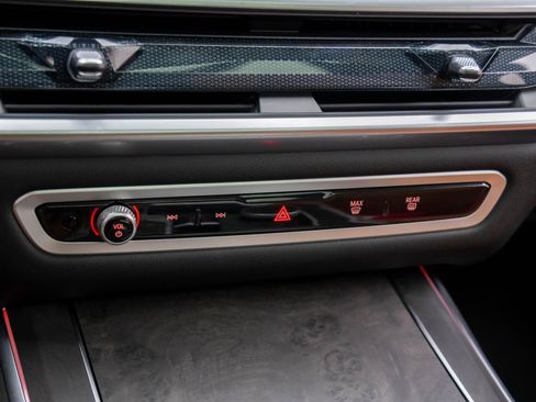 Used 2025 BMW X7 xDrive40i w/ M Sport Package image 29