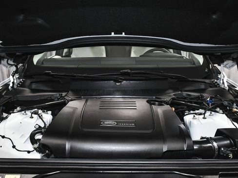 Used 2025 Land Rover Discovery S image 78