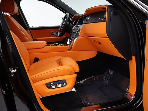 Used 2022 Rolls-Royce Cullinan AWD/4WD image 31