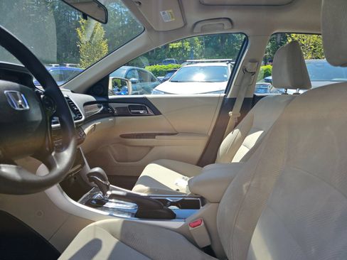 Used 2016 Honda Accord EX image 24
