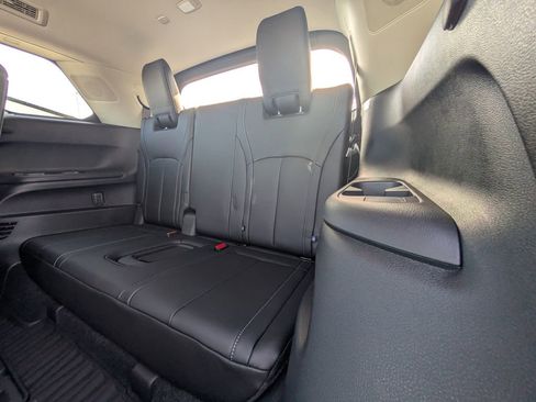 New 2026 INFINITI QX60 Luxe w/ Family Package AWD/4WD image 15