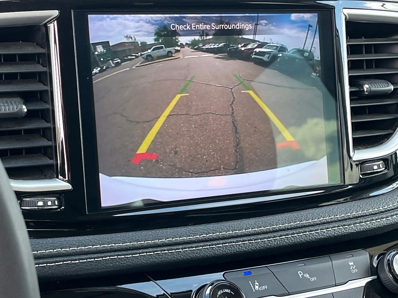 Used 2024 Chrysler Pacifica Limited FWD image 25