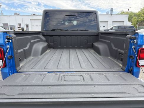 Used 2021 Jeep Gladiator Sport AWD/4WD image 29