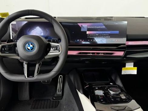 New 2026 BMW 550e xDrive w/ Premium Package AWD/4WD image 15