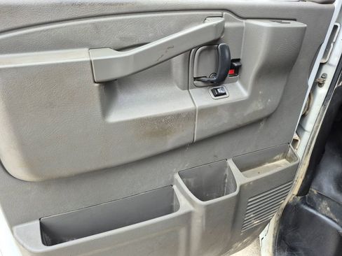 Used 2019 Chevrolet Express 2500 Extended RWD image 13