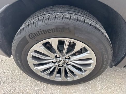Used 2025 Cadillac XT4 Premium Luxury FWD image 28