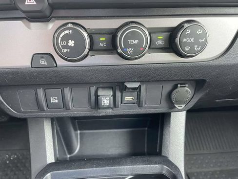 Used 2020 Toyota Tacoma SR5 RWD image 28