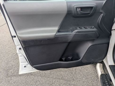 Used 2019 Toyota Tacoma SR w/ SR Convenience Package AWD/4WD image 10