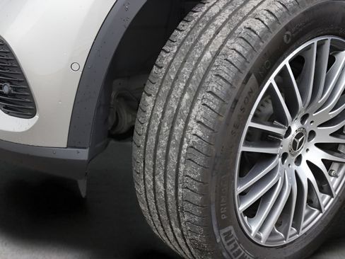 Used 2024 Mercedes-Benz GLC 300 4MATIC image 46
