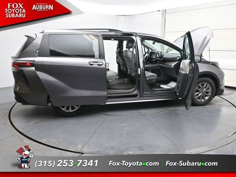 Used 2022 Toyota Sienna XLE w/ XLE Plus Package image 34