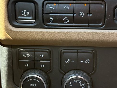 Used 2023 Chevrolet Tahoe Premier image 15