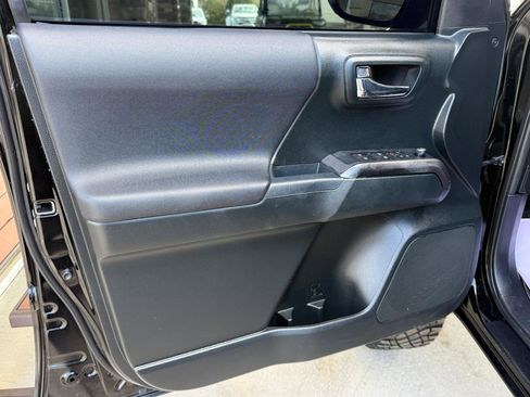 Used 2017 Toyota Tacoma TRD Off-Road w/ Tow Package image 5